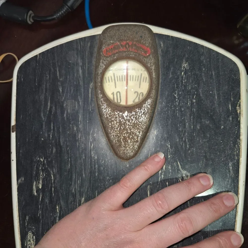 Vintage Weighing Scale in Black and Brown